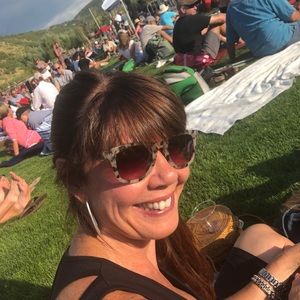Meet your Posher, Joni